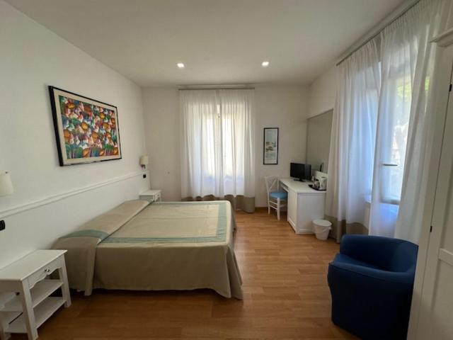 Hotel L'Isola Santa Marinella Exteriör bild
